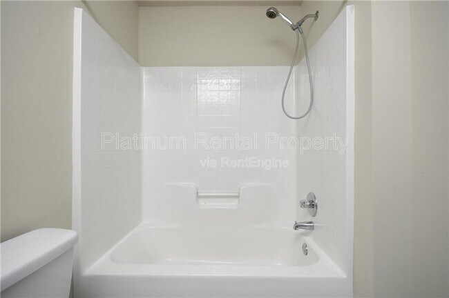 Building Photo - 2886 Ridgeview Dr