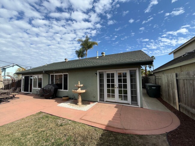 Building Photo - Corner Lot - 2 Bed - 2 Bath Home In Encinitas