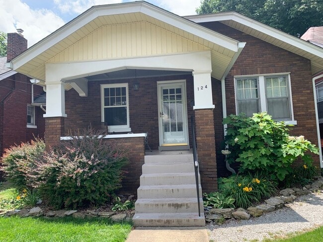 Building Photo - Crescent Hill  Charming Three Bedroom Bung...