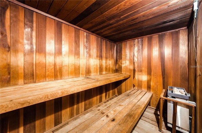 Building Photo - 7625 Sun Island Dr S