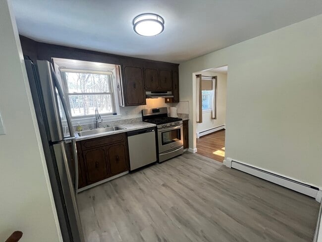 Building Photo - 150 Pond St