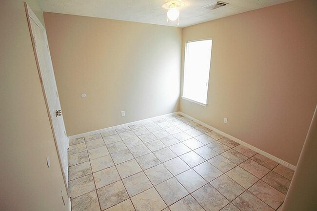 Building Photo - 22811 W Fairfax Village Cir