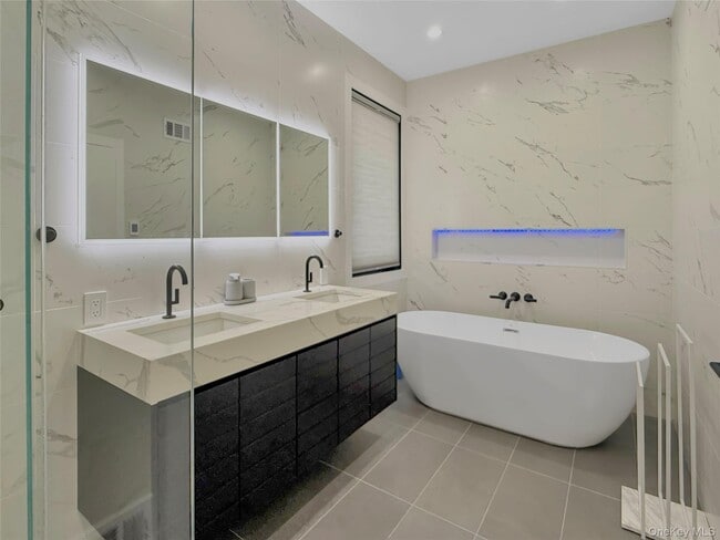 Building Photo - 12 Hudson River Ln