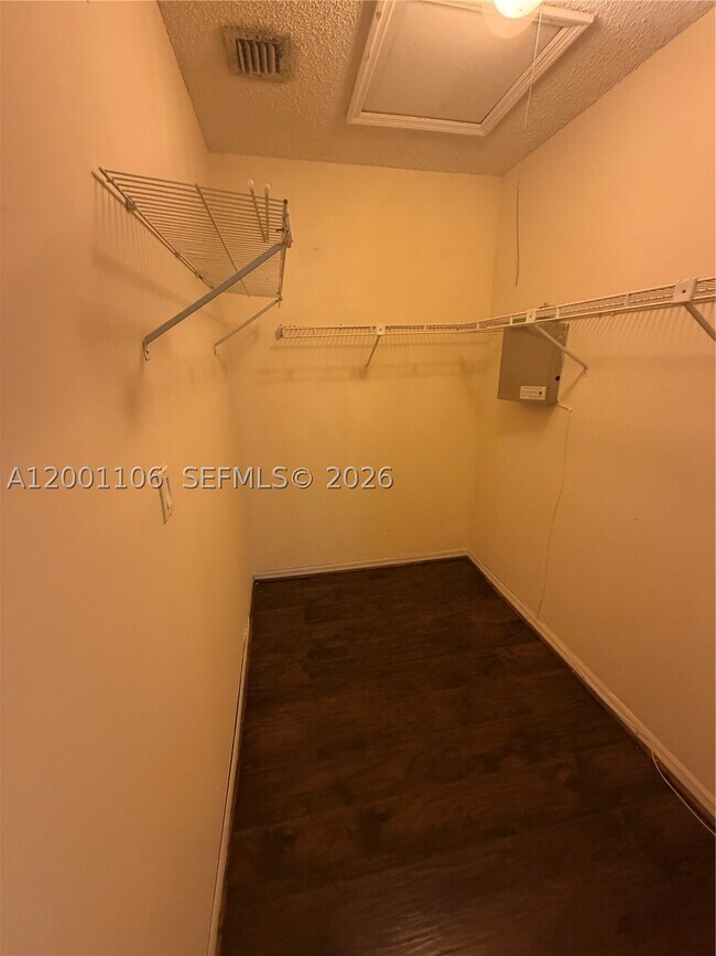 Building Photo - 960 NE 214th Ln