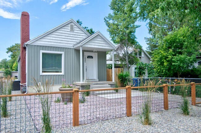 Building Photo - Remodeled Detached Cottage with Fenced Yard! Pet Friendly!