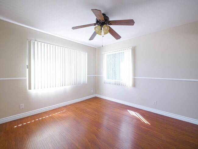 Building Photo - 3042 Livonia Ave