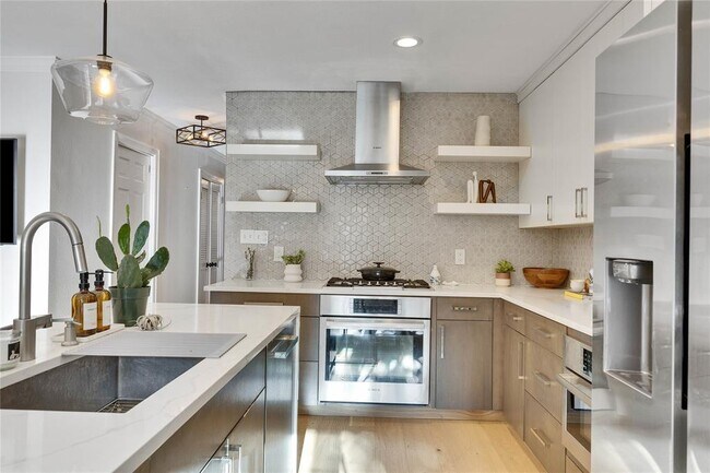 Building Photo - 2507 S 6th St