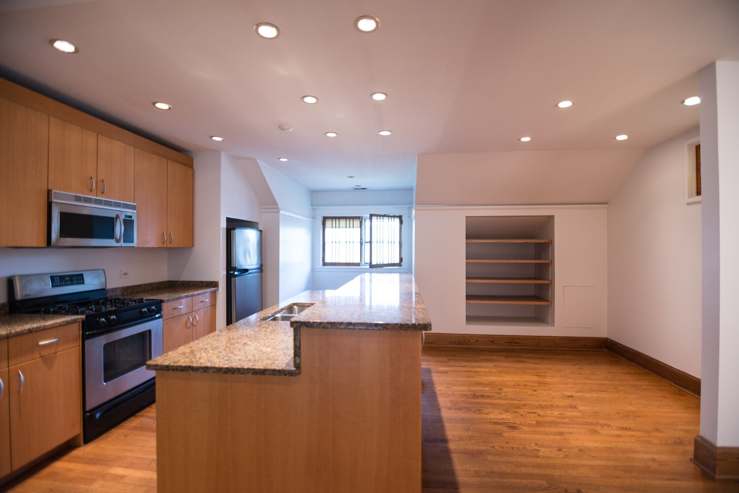 Building Photo - 2556 N Kimball Ave