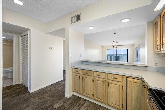 Building Photo - 828 Bahia Del Sol Dr