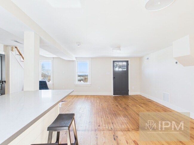 Building Photo - 305 W Broadway