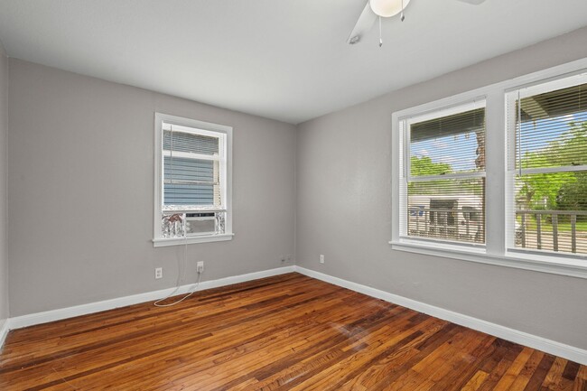 Building Photo - 4020 Avenue O 1/2