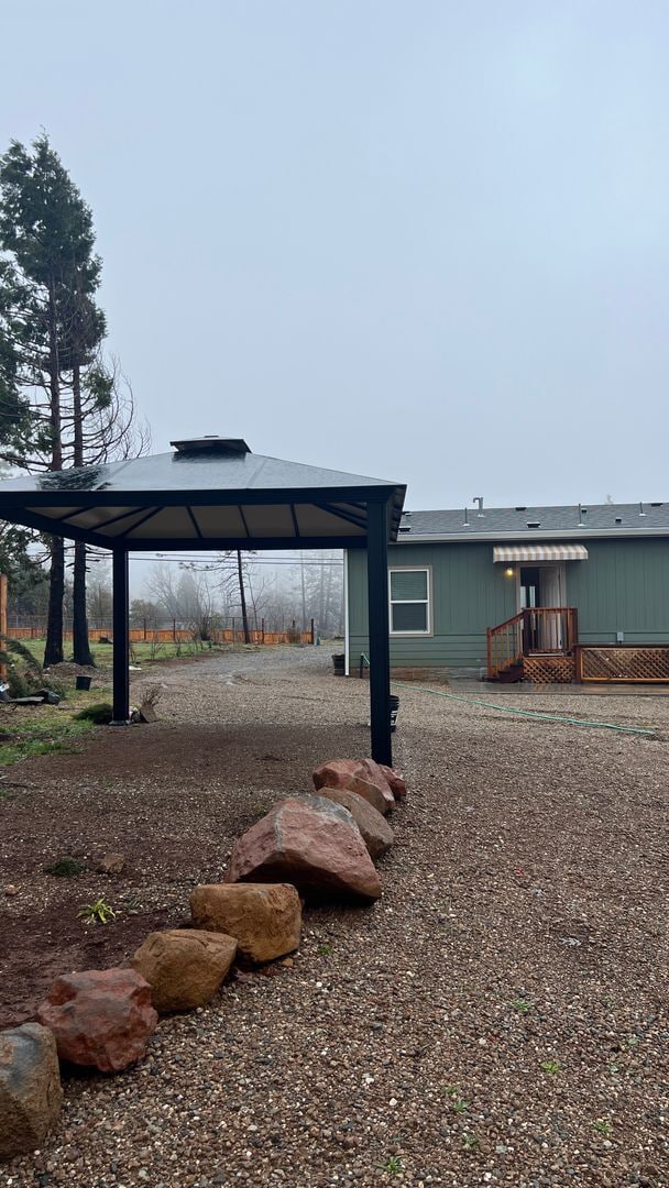 Building Photo - Newer Manufactured home  Paradise Location, 2 bed 2 bath, with office