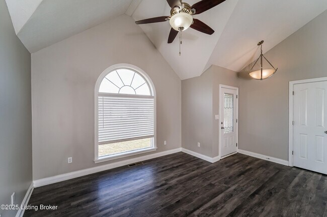 Building Photo - 10116 Greenfield Woods Cir