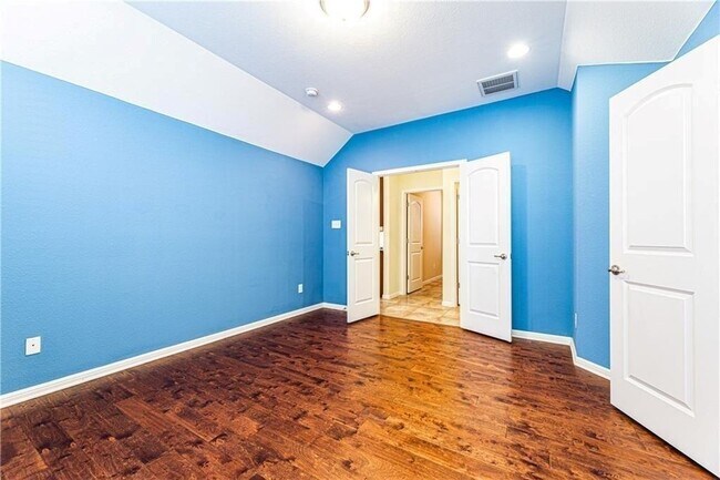 Building Photo - 11400 W Parmer Ln