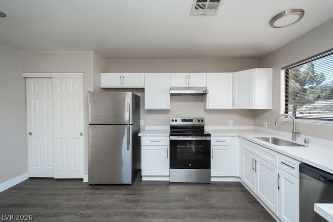 Building Photo - 2120 McMurray Dr