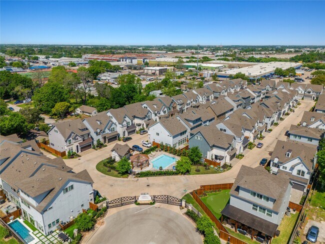 Building Photo - 1711 Leilani Dr