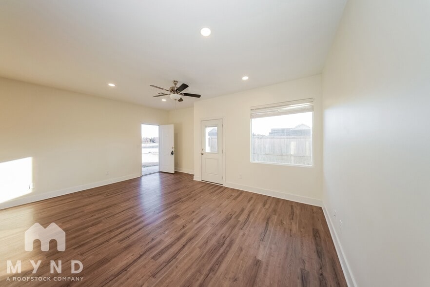 Building Photo - 5764 E Bristol Cir