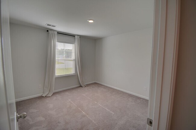 Building Photo - 13 Evian Ct
