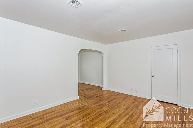 Building Photo - 1 Bedroom, Lawn and Trash Included