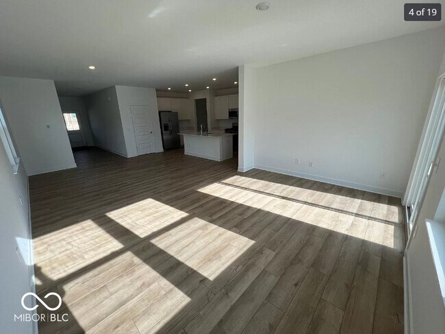 Building Photo - 705 Newton Dr