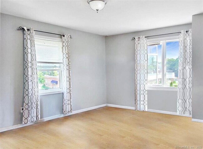 Building Photo - 115 Main St