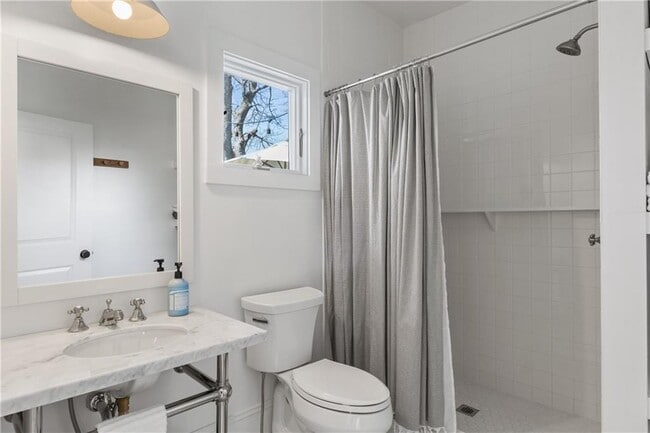 Building Photo - 193 Coggeshall Ave