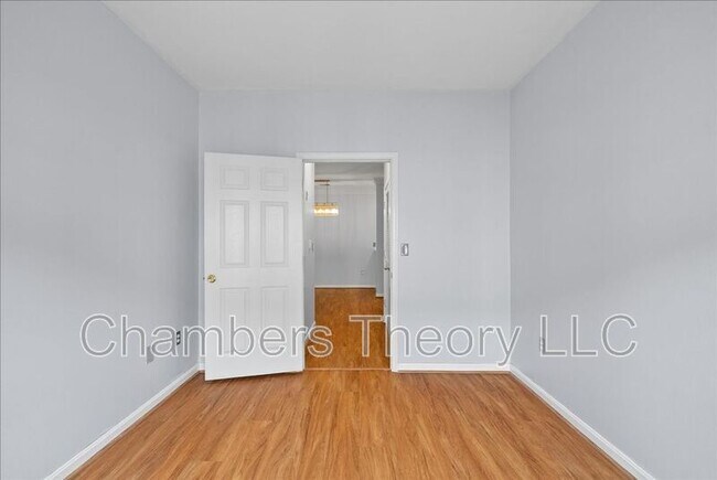 Building Photo - 4852 Eisenhower Ave