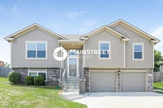 Building Photo - 5 Bedroom Pet-Friendly Home in Belton, MO with Main Street Renewal