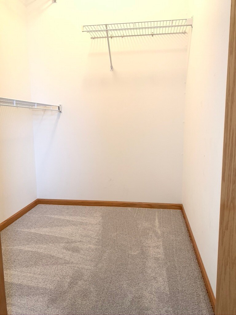 Large Walk in Closet - 3470 Parkwild Dr