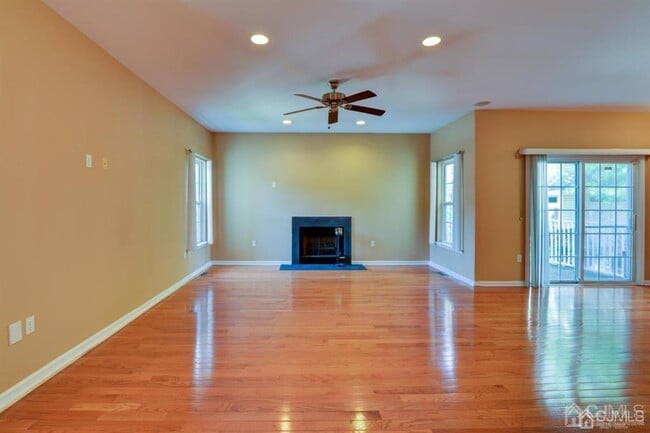 Building Photo - 334 Moonlight Dr