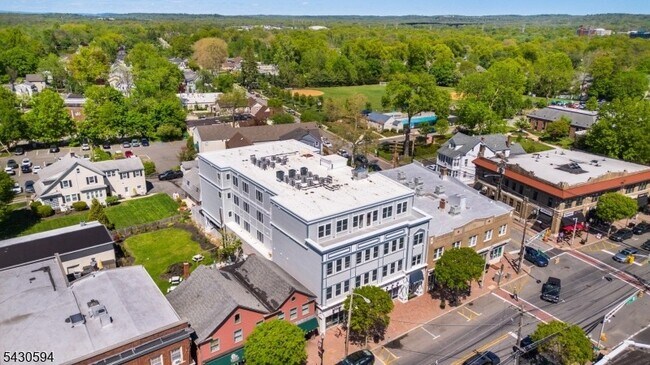 Building Photo - 246 Main St