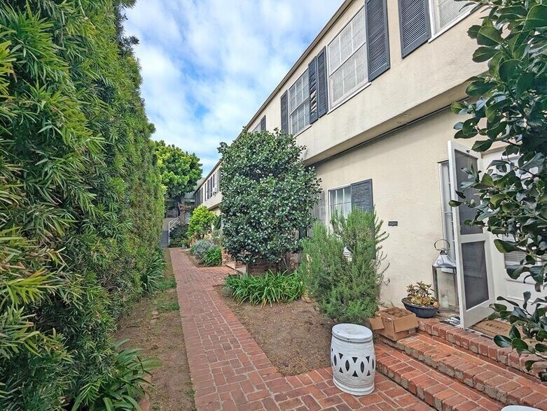 Building Photo - 948 5th St
