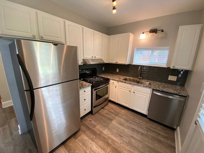 Building Photo - Italian Village home with Huge Yard