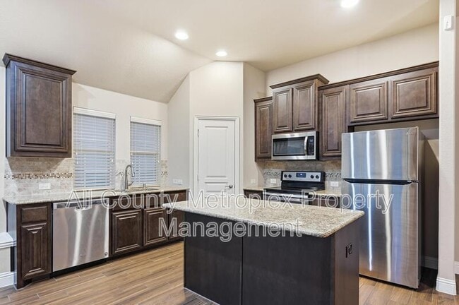 Building Photo - 556 Avery Pt