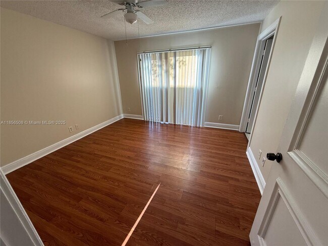 Building Photo - 1401 Cypress Way W