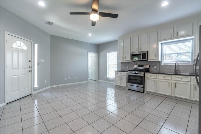 Building Photo - 1122 Ryon St