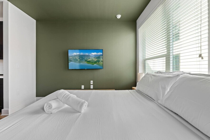 Building Photo - 3629 W Cypress St