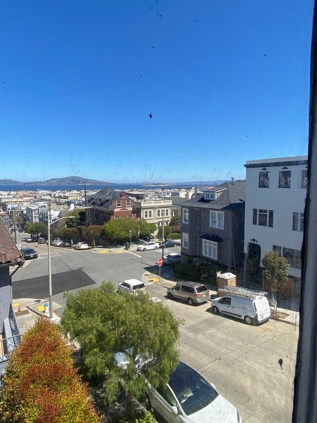 Building Photo - 2937 Scott St