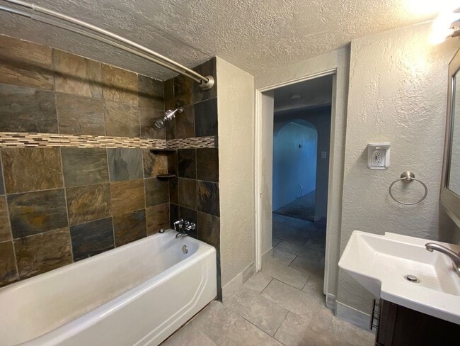 Building Photo - Nice Corner Lot