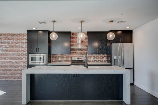 Building Photo - 504 E Roosevelt St