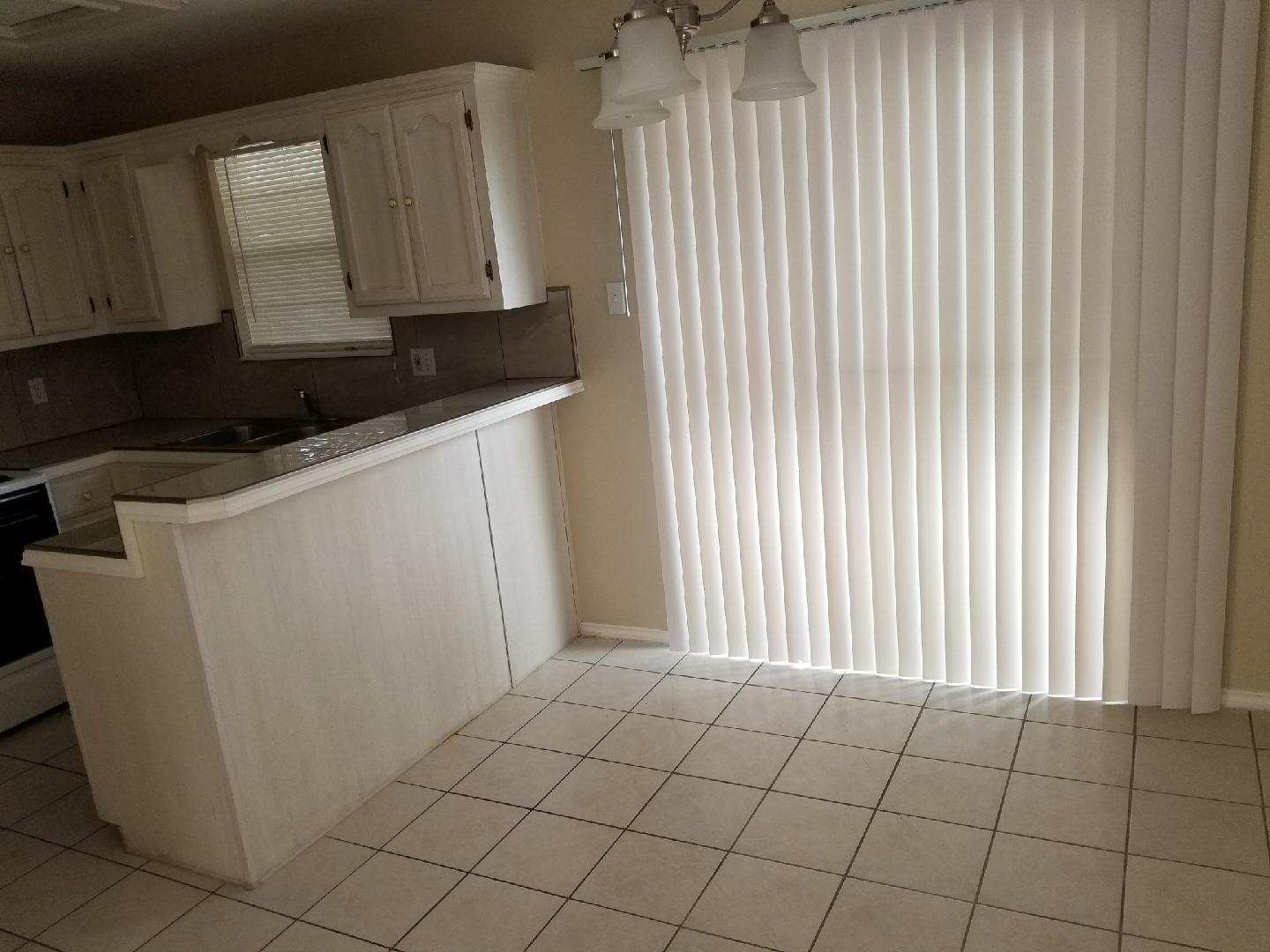 Building Photo - 1014 Stonehaven Blvd