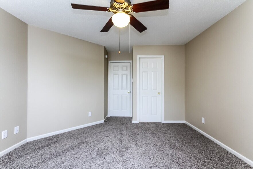 Building Photo - 1178 Kenwood Dr