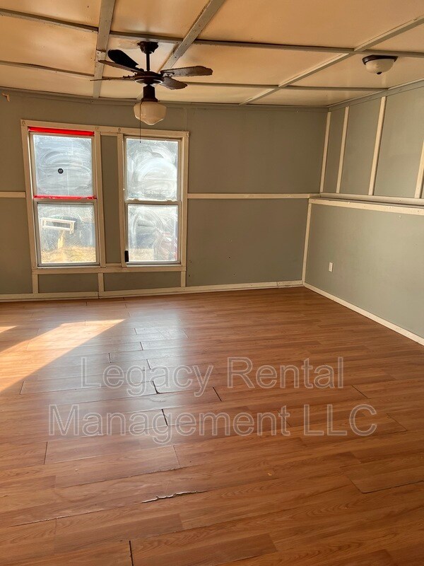 Building Photo - 4 Broad St