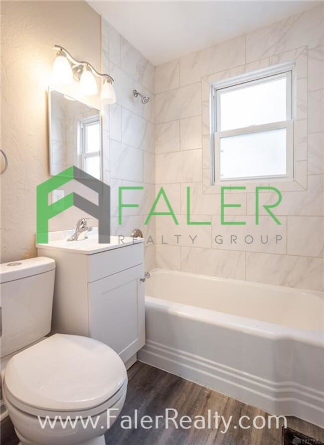 Building Photo - Adorable 2-Bedroom Bungalow