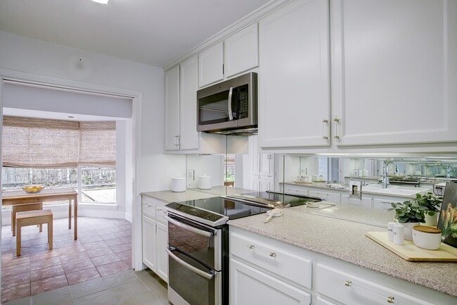 Building Photo - 2228 Addison Rd