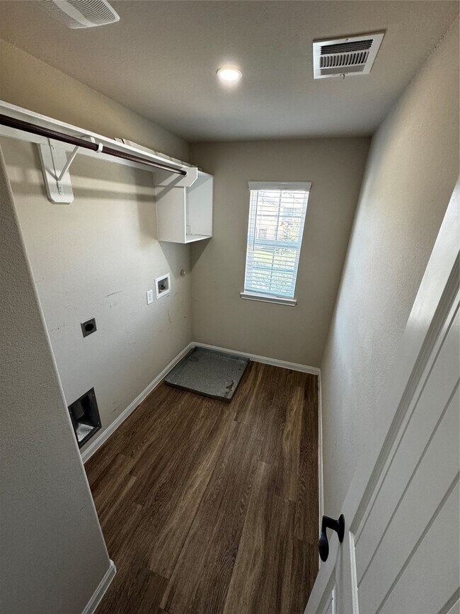 Building Photo - 5746 Manning Crk Trl