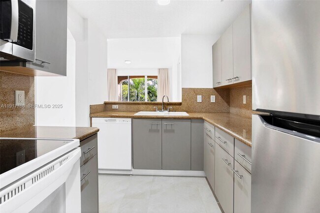 Building Photo - 6670 NW 114th Ave