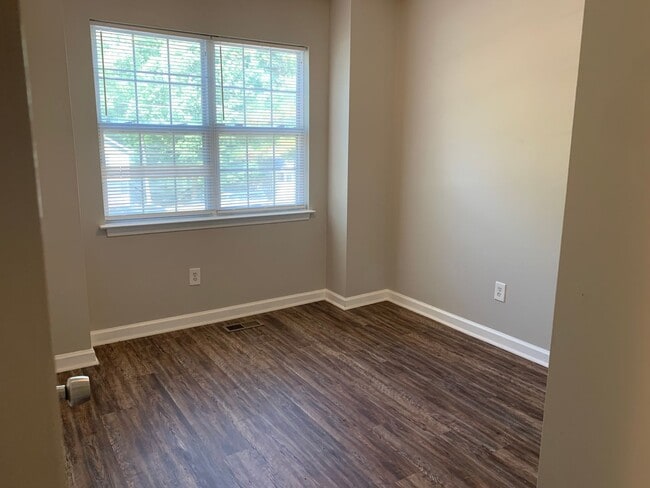 Building Photo - 147 Kylee Ct