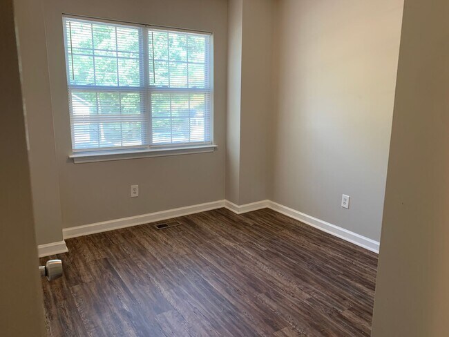 Building Photo - Coming Soon - 4 Bed, 2 Bth Split Level Home