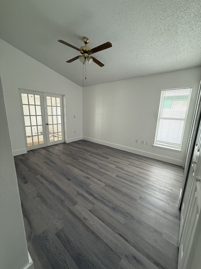 Building Photo - 6921 Long Needle Ct